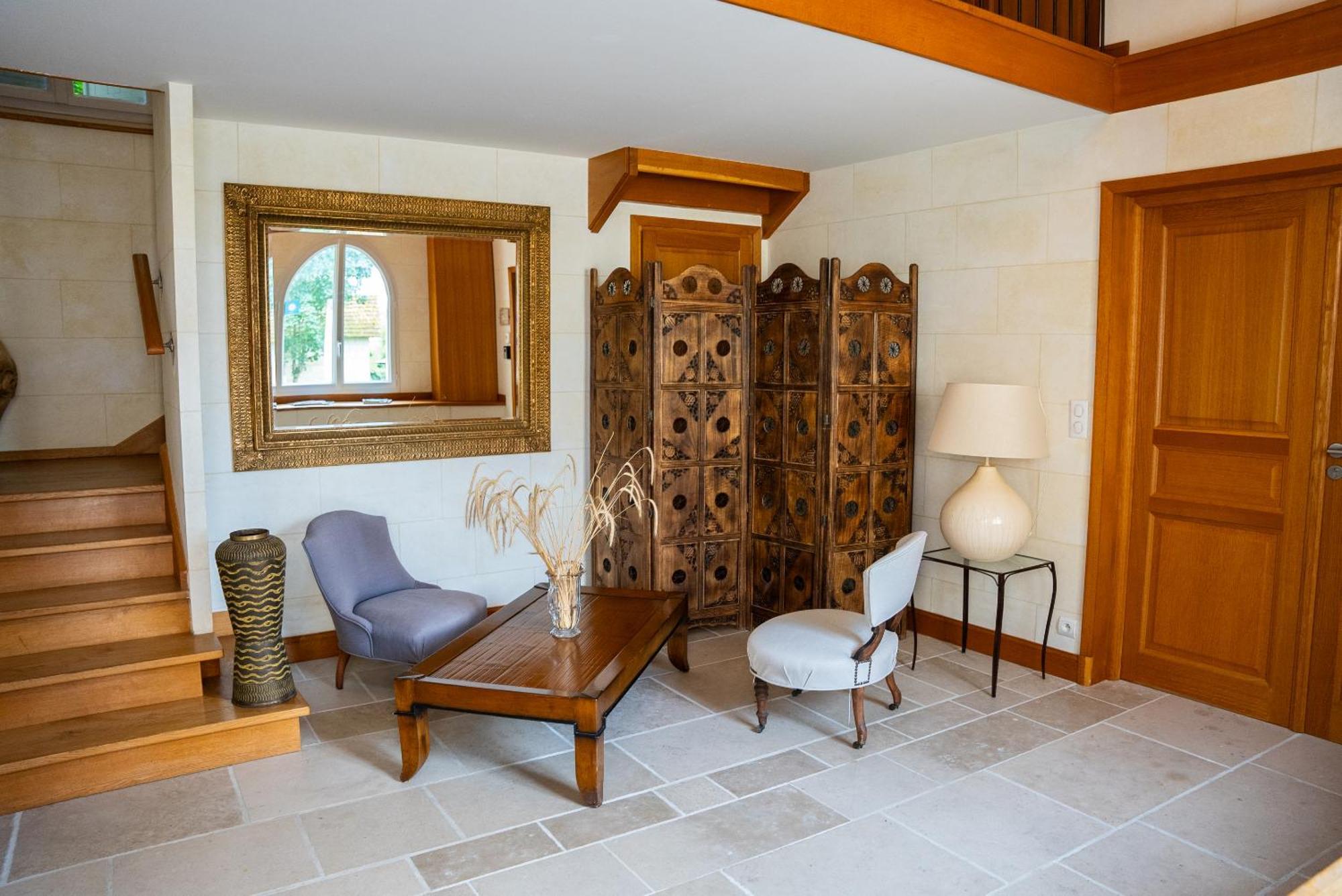 Chateau De Lussac Lussac  Bilik gambar