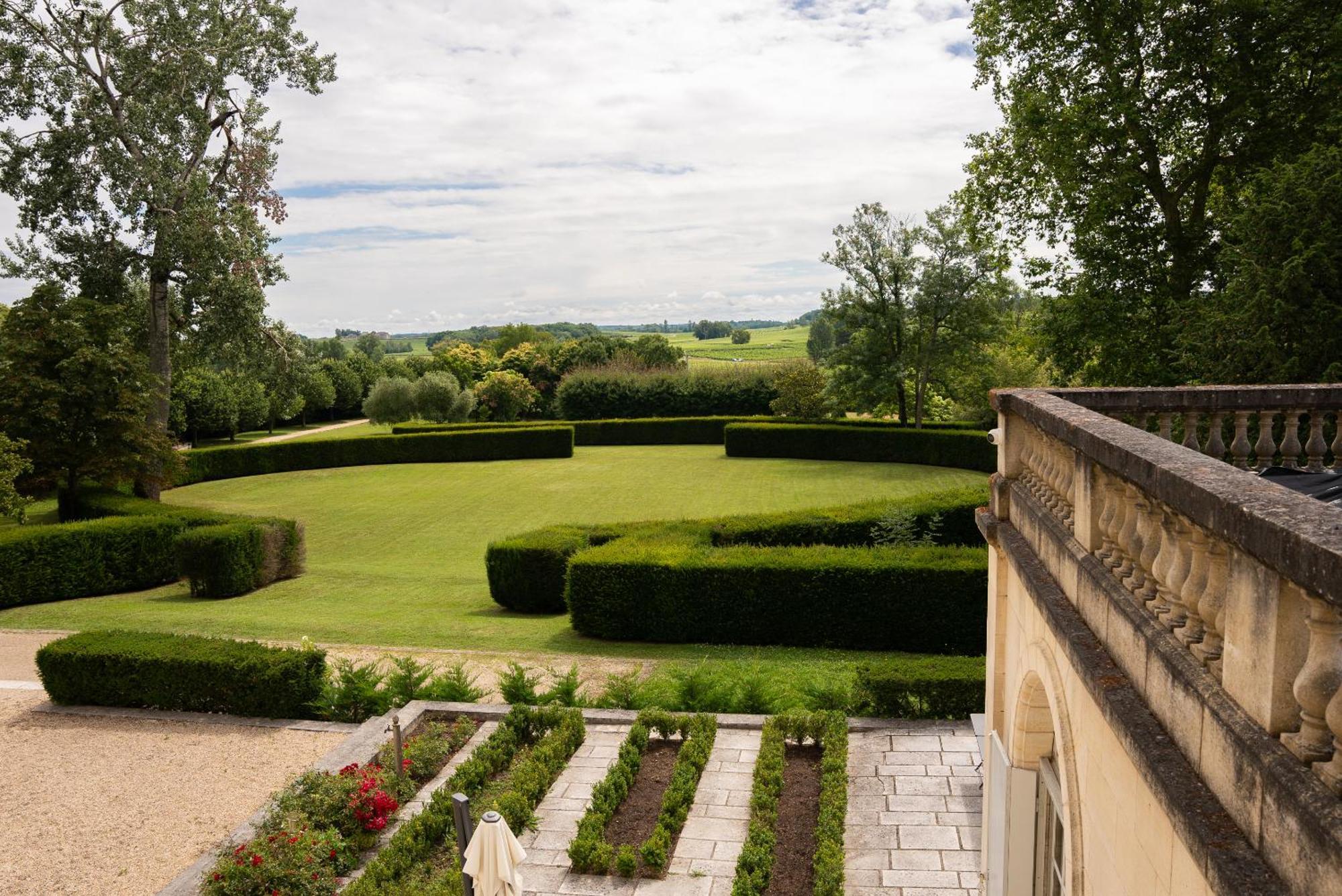 Chateau De Lussac Lussac  Bilik gambar