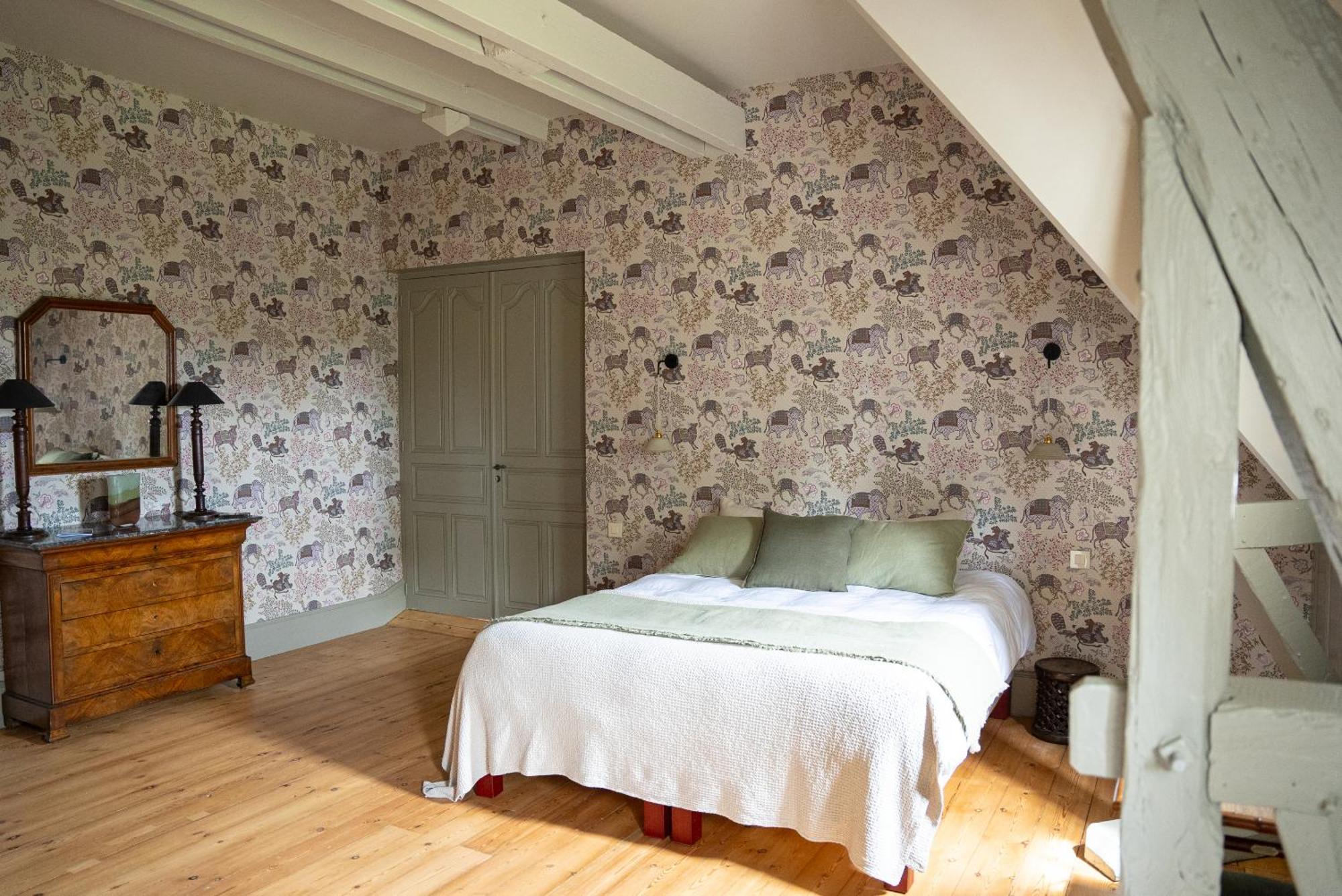 Chateau De Lussac Lussac  Bilik gambar