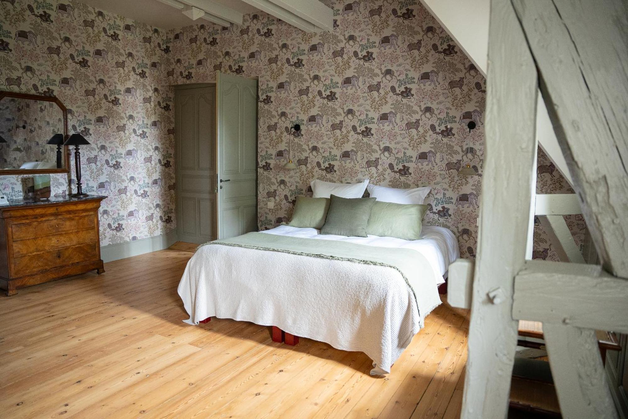 Chateau De Lussac Lussac  Bilik gambar